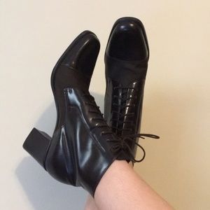 CALICO brown lace up boot with heel - size 9